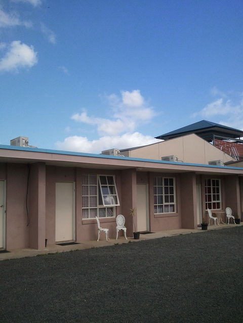 Beaconsfield Lodge Motel - Dalby Accommodation 1