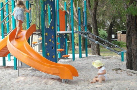 Busselton Beach Resort - Dalby Accommodation 1