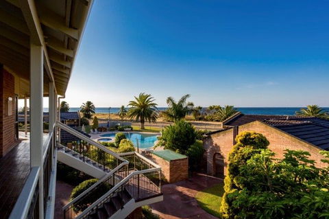 Busselton Beach Resort - Dalby Accommodation 3