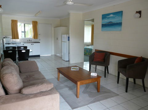 Oasis Inn Holiday Apartments - Dalby Accommodation 1