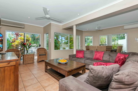 The Villas Palm Cove - Dalby Accommodation 0