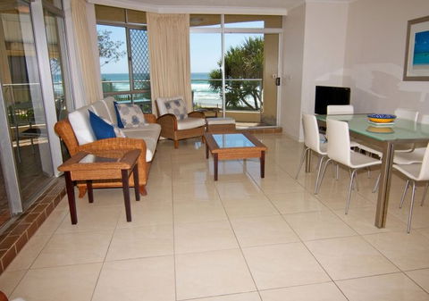 Foreshore Apartments, Mermaid Beach - Dalby Accommodation 3