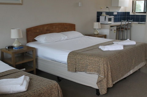 A' Montego Mermaid Beach Motel - Dalby Accommodation 0
