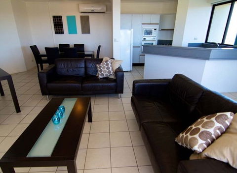 Surfers Hawaiian - Dalby Accommodation 2