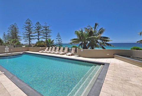 Clubb Coolum Beach - Dalby Accommodation 1