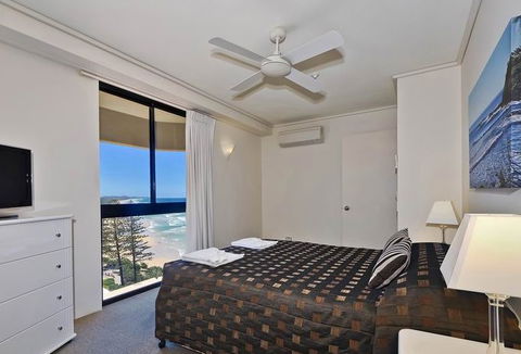 Clubb Coolum Beach - Dalby Accommodation 4