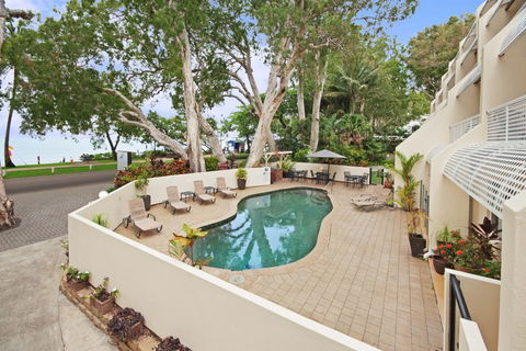 Marlin Waters Beachfront Apartments - Dalby Accommodation 1