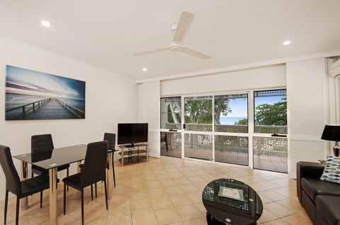 Marlin Waters Beachfront Apartments - Dalby Accommodation 2