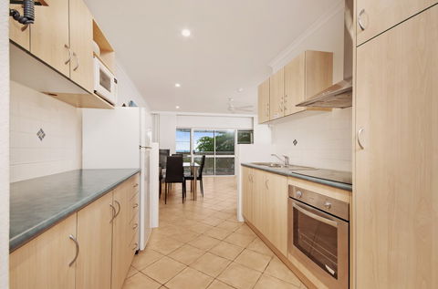Marlin Waters Beachfront Apartments - Dalby Accommodation 4