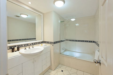 La Grande Apartments Broadbeach - Dalby Accommodation 3