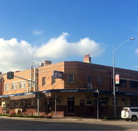 Golden Fleece Hotel - Dalby Accommodation