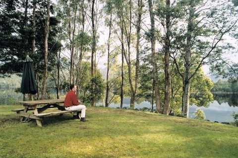 Tullah Lakeside Chalet - Dalby Accommodation 0