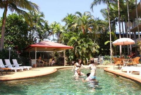 Cairns Reef Apartments And Motels - Dalby Accommodation 1