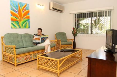 Cairns Reef Apartments And Motels - Dalby Accommodation 3