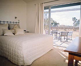 Tinnies At Back Creek Vineyard - Dalby Accommodation 0