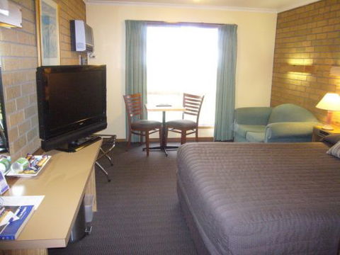 AAt 28 GOLDSMITH(Golden Chain Motel) - Dalby Accommodation 2