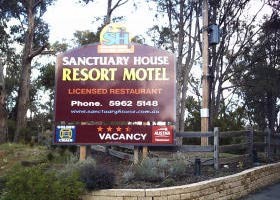 Sanctuary House Resort Motel - Healesville - Dalby Accommodation 1