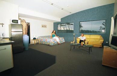 Beach House Mollymook - Dalby Accommodation 3