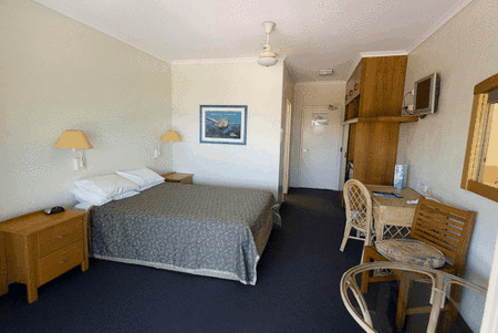 Club Crocodile, Airlie Beach - Dalby Accommodation 1