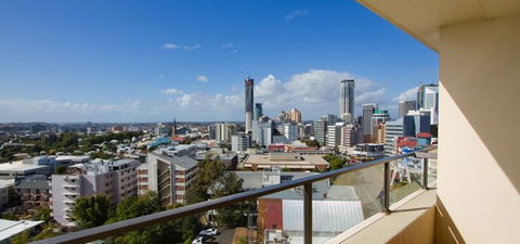 Summit Apartments Hotel - Dalby Accommodation 3