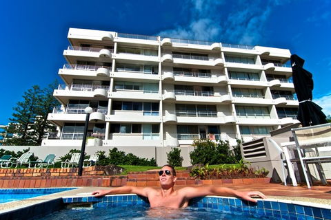 SURFERS CHALET HOLIDAY APARTMENTS - Dalby Accommodation 0