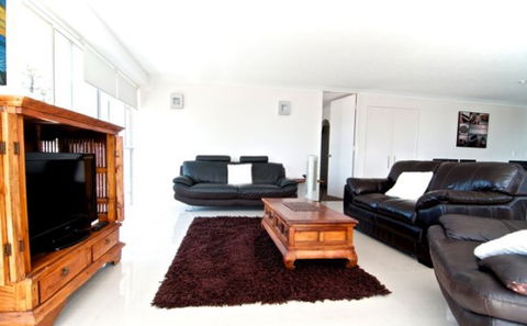 SURFERS CHALET HOLIDAY APARTMENTS - Dalby Accommodation 1