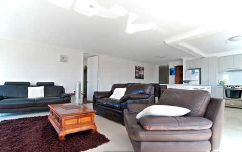 SURFERS CHALET HOLIDAY APARTMENTS - Dalby Accommodation 2