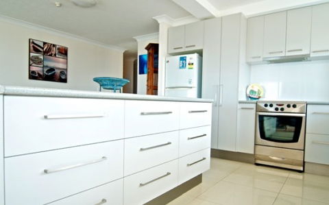 SURFERS CHALET HOLIDAY APARTMENTS - Dalby Accommodation 3