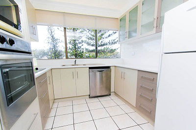 Seacrest Beachfront Holiday Apartments - Dalby Accommodation 2