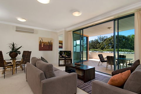 Santorini On Mudjimba - Dalby Accommodation 2