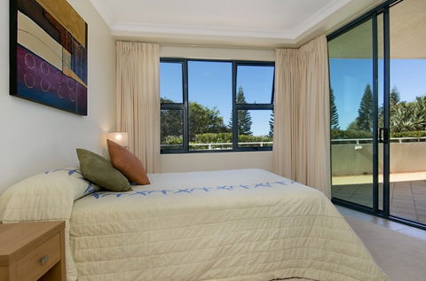 Santorini On Mudjimba - Dalby Accommodation 5