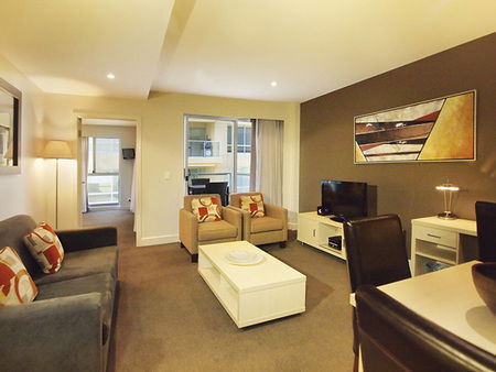 Oaks Plaza Pier - Dalby Accommodation 2