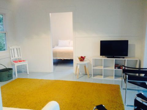 Greens Beach Cottage - Dalby Accommodation 1