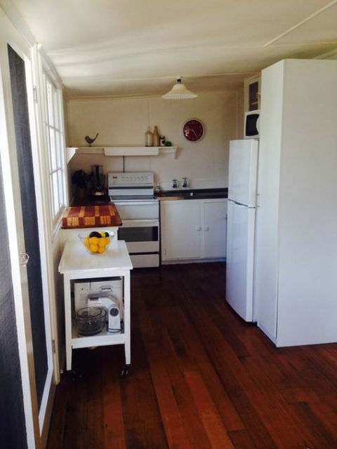 Greens Beach Cottage - Dalby Accommodation 2