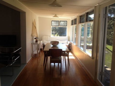 Greens Beach Cottage - Dalby Accommodation 3