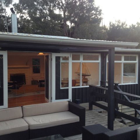 Greens Beach Cottage - Dalby Accommodation 4