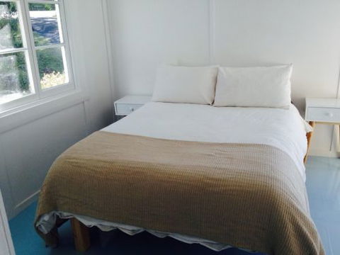 Greens Beach Cottage - Dalby Accommodation 5