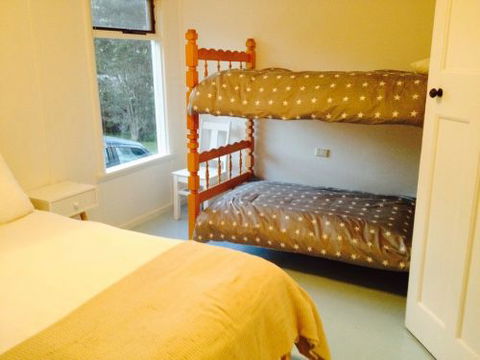 Greens Beach Cottage - Dalby Accommodation 6