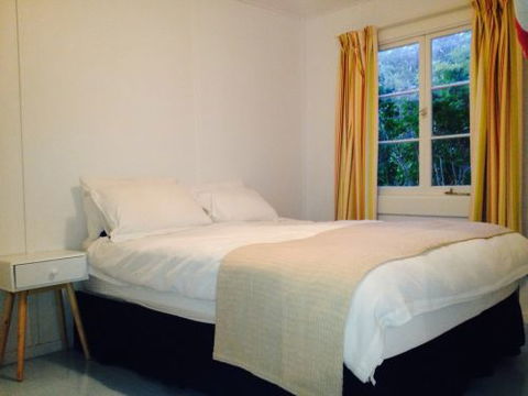 Greens Beach Cottage - Dalby Accommodation 7