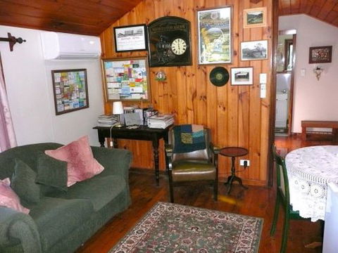 Mt Nebo Railway Carriage & Chalet - Dalby Accommodation 5