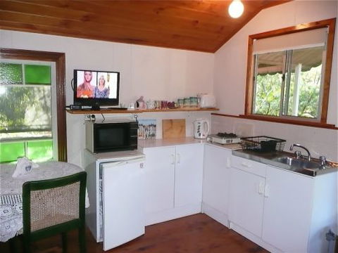 Mt Nebo Railway Carriage & Chalet - Dalby Accommodation 6
