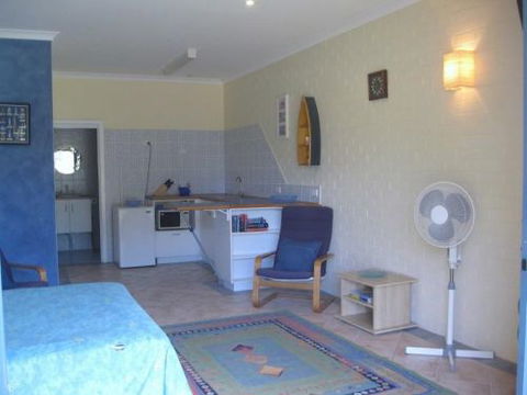 Windsurfer Beach Chalets - Dalby Accommodation 4