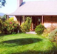 Canowindra Cottage - Dalby Accommodation