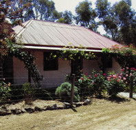 Settlers Cottage - Dalby Accommodation
