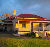 Charlie Bates Cottage - Dalby Accommodation