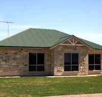 Juno Court Holiday Retreat - Dalby Accommodation