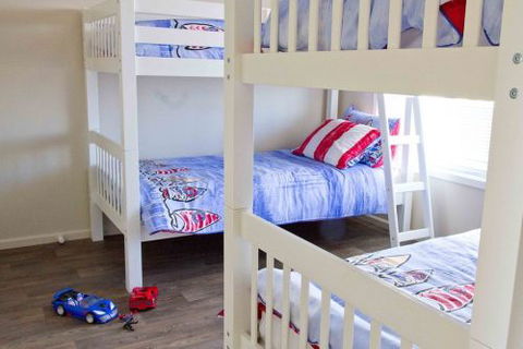 Coral Sands Luxury Beach House - Dalby Accommodation 5