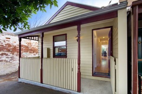 Port Melbourn Cottage - Stay Innercity - Dalby Accommodation 0