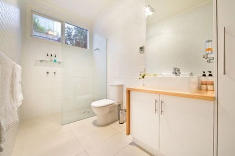 Port Melbourn Cottage - Stay Innercity - Dalby Accommodation 5