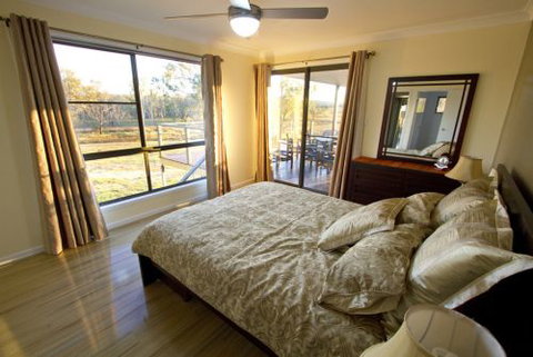 Stockton Rise Country Retreat - Dalby Accommodation 1